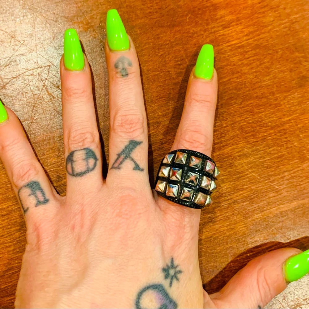 Studded black vintage 80s ring